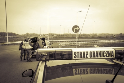Funkcjonariusze Straży Granicznej na służbie - zdjęcie poglądowe 
