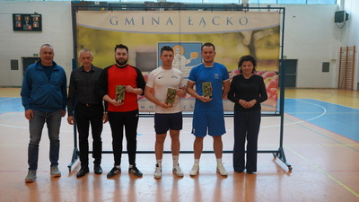 Reprezentanci Karpackiego Oddziału Straży Granicznej w hali sportowej podczas turnieju piłki nożnej