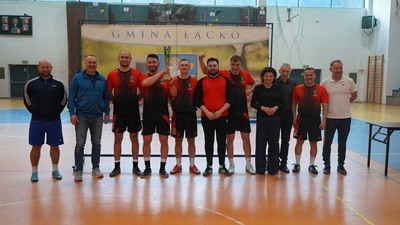 Reprezentanci Karpackiego Oddziału Straży Granicznej w hali sportowej podczas turnieju piłki nożnej