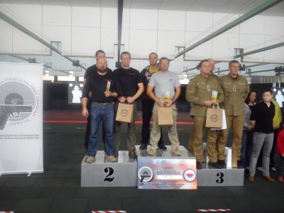 Funkcjonariusze KaOSG na podium