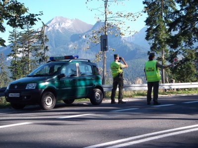 Funkcjonariusze podczas patrolu