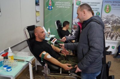 Krwiodawcy podczas akcji "spoKREWnieni służbą" na terenie KaOSG #1