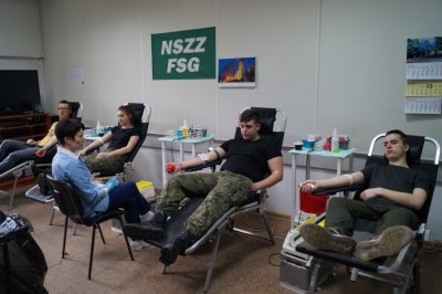 Krwiodawcy podczas akcji "spoKREWnieni służbą" na terenie KaOSG