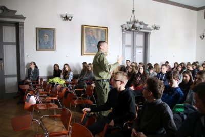 Funkcjonariusz PSG Zakopane podczas prelekcji