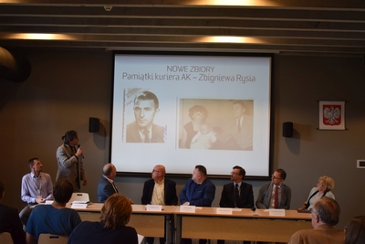 Odsłonięcie gabloty sądeckiego pogranicznika Zbigniewa Rysia ps. "Fantom"