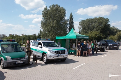 Rok po ŚDM - pokaz służb mundurowych przed TAURON ARENĄ #1