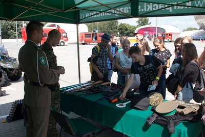 Rok po ŚDM - pokaz służb mundurowych przed TAURON ARENĄ #3
