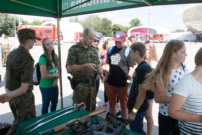 Rok po ŚDM - pokaz służb mundurowych przed TAURON ARENĄ #4