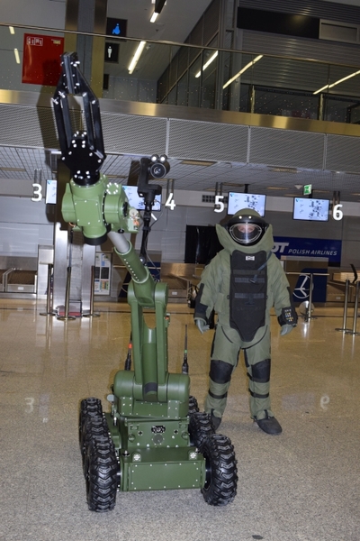 Przekazanie robota pirotechnicznego.