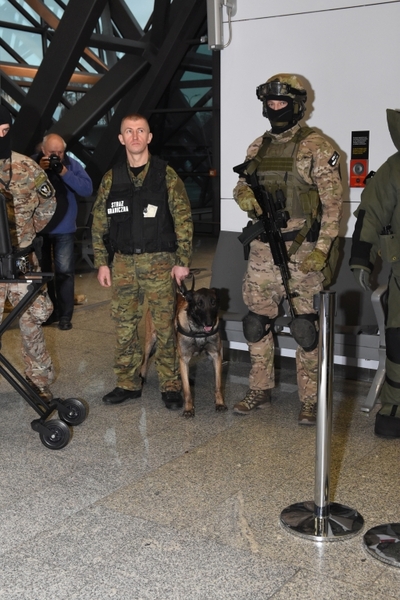 Przekazanie robota pirotechnicznego