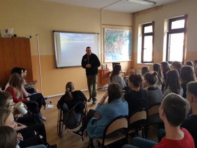 mł. chor. SG Zbigniew Krszysztofek podczas spotkania z młodzieżą 