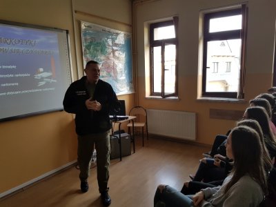 mł. chor. SG Zbigniew Krszysztofek podczas spotkania z młodzieżą 