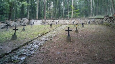 Kolejne miejsca pamięci odzyskują swój blask
