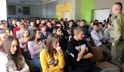 „19 Dni Przeciwko Krzywdzeniu Dzieci i Młodzieży” - Funkcjonariusz PSG Zakopane podczas spotkania 