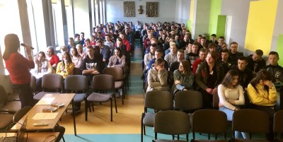 „19 Dni Przeciwko Krzywdzeniu Dzieci i Młodzieży” - Funkcjonariusz PSG Zakopane podczas spotkania 