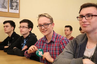 Komendant KaOSG poprowadził lekcję dla młodzieży z II LO w Krakowie 