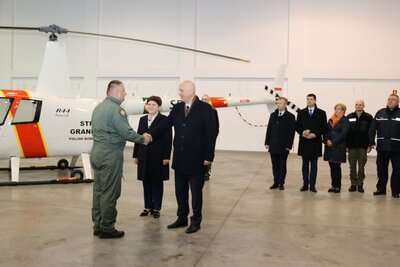 Przekazanie śmigłowca dla SG