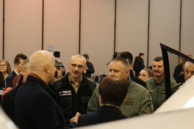 Przekazanie śmigłowca dla SG