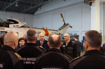 Przekazanie śmigłowca dla SG