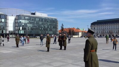 Zmiana Posterunku Honorowego przed Grobem Nieznanego Żołnierza