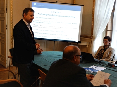 Czy mundury mają płeć? 