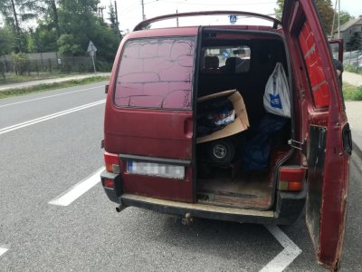 Emeryt przewoził nielegalne papierosy 