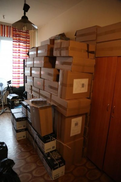 Funkcjonariusze SG z Tarnowa oraz policjanci przechwycili ponad 400 tys. sztuk papierosów bez akcyzy - fot. KWP Kraków 