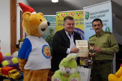 Strażnicy Graniczni podzielą się pluszakami 