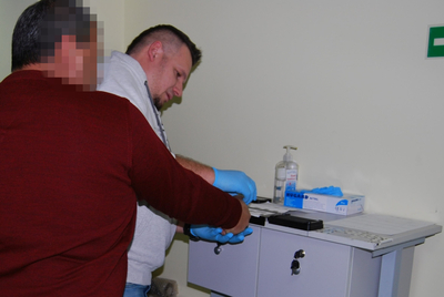 Zajmowali się handlem odzieżą.Kupili fałszywe dokumenty. 