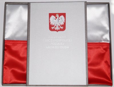 Flaga otrzymana przez KaOSG od Prezydenta RP