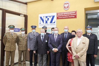 Symboliczne przekazanie godła RP