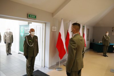 Pożegnanie odchodzącego na emeryturę funkcjonariusza Placówki SG w Tarnowie