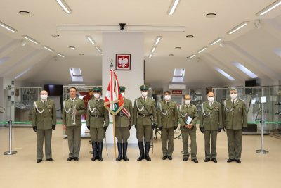 Pożegnanie odchodzącego na emeryturę funkcjonariusza Placówki SG w Tarnowie