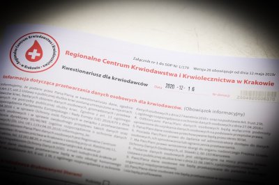 Funkcjonariusze i pracownicy KaOSG oddają osocze