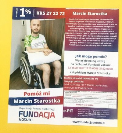 Żołnierz po wypadku porusza się na wózku inwalidzkim