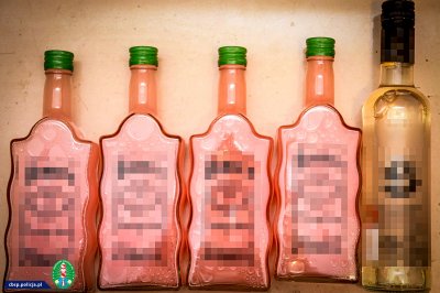 Akt oskarżenia wobec podejrzanych o przemyt amfetaminy w butelkach po regionalnych napojach alkoholowych