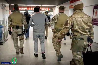 Akt oskarżenia wobec podejrzanych o przemyt amfetaminy w butelkach po regionalnych napojach alkoholowych