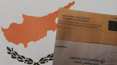 Dwa samoloty z Cypru i podejrzenie 13 fikcyjnych małżeństw