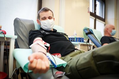 Funkcjonariusze i pracownicy KaOSG oddali krew z okazji Dnia Matki