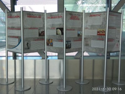 Wystawa „Handel ludźmi” na terenie Portu Lotniczego Kraków Airport