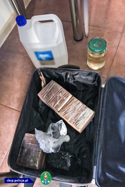 Gang rozbity przez KaOSG, CBŚP i hiszpańskie służby mógł przemycić do Polski 1,2 tony narkotyków