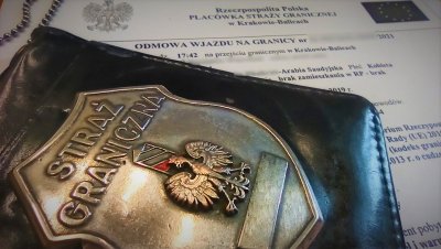 Legitymacja służbowa strażnika granicznego na tle decyzji o odmowie wjazdu.