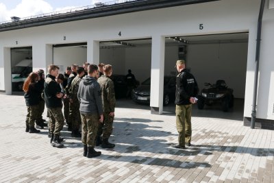 Funkcjonariusze PSG w Tarnowie podczas prelekcji dla młodzieży Funkcjonariusze PSG w Zakopanem podczas prelekcji dla młodzieży