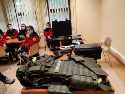 Funkcjonariusze PSG w Zakopanem podczas prelekcji dla młodzieży Funkcjonariusze PSG w Zakopanem podczas prelekcji dla młodzieży