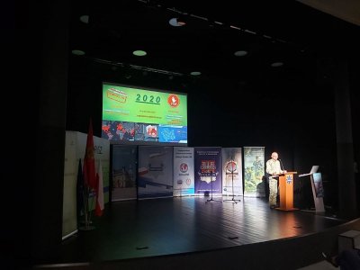 Komendant Laciuga podczas Konferencji „Bezpieczeństwo mieszkańców Sądecczyzny w okresie pandemii – zagrożenia i wyzwania organizacyjne”.
