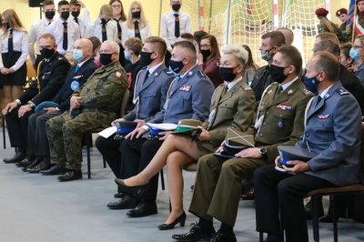 Uczniowie klas mundurowych z Gromnika złożyli ślubowanie