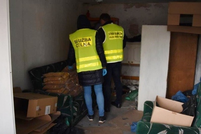 Zabezpieczyli ponad 200 kilogramów krajanki tytoniowej i 38 tysięcy papierosów