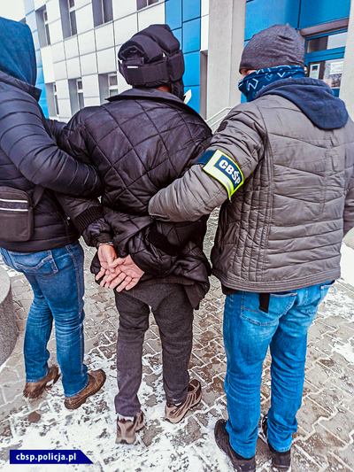 ŚCIGANY W ARGENTYNIE, POSZUKIWANY CZERWONĄ NOTĄ INTERPOLU ZATRZYMANY NA KRAKOWSKIM LOTNISKU