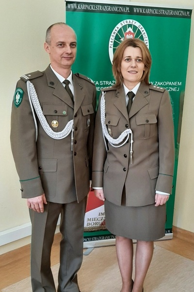 por. SG Jolanta WOLSKA oraz mjr SG Konrad MAZURKIEWICZ podczas pożegnania z mundurem