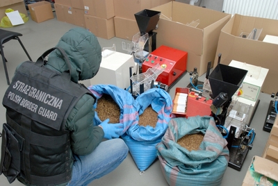 Ponad 31 tysięcy sztuk papierosów oraz 32 kg krajanki tytoniowej ujawnione w Tarnowie